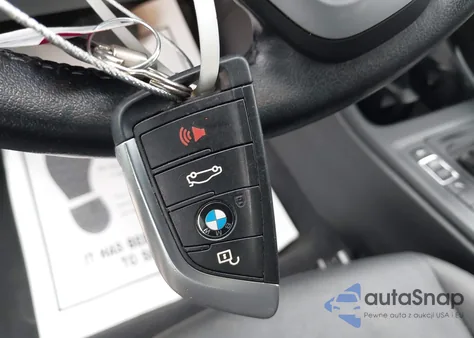 2021 BMW X1 xDrive28I z USA, uszkodzony, nr VIN WBXJG9C05M5T77726